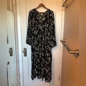 Old Navy 3/4 length sleeve flowy dress, Size XL, Black and White color